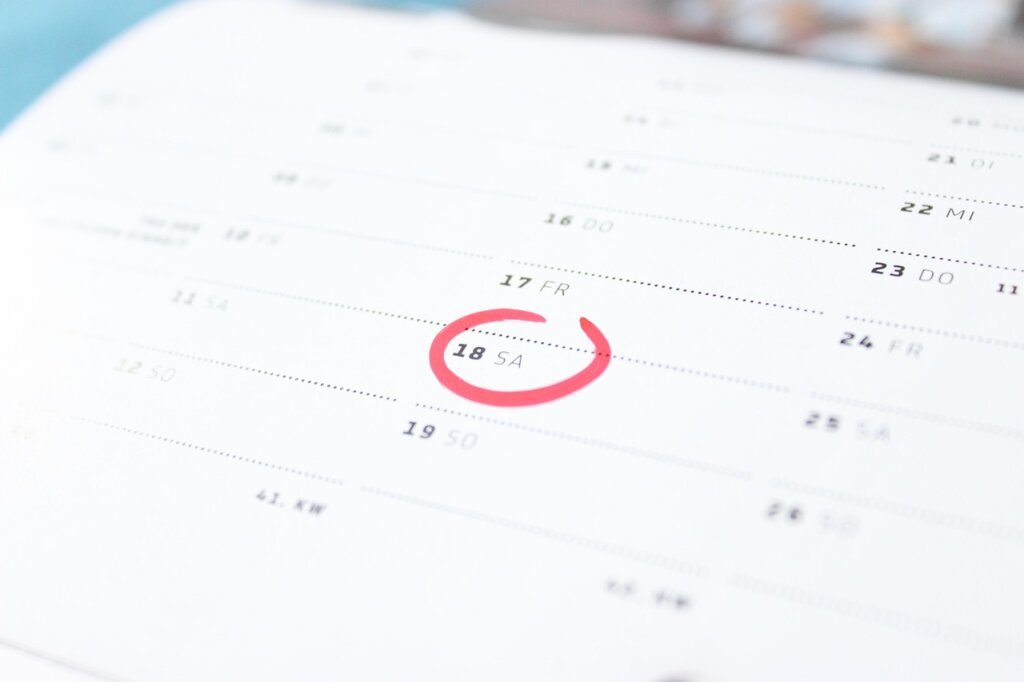 calendar with energy voucher application deadline marked