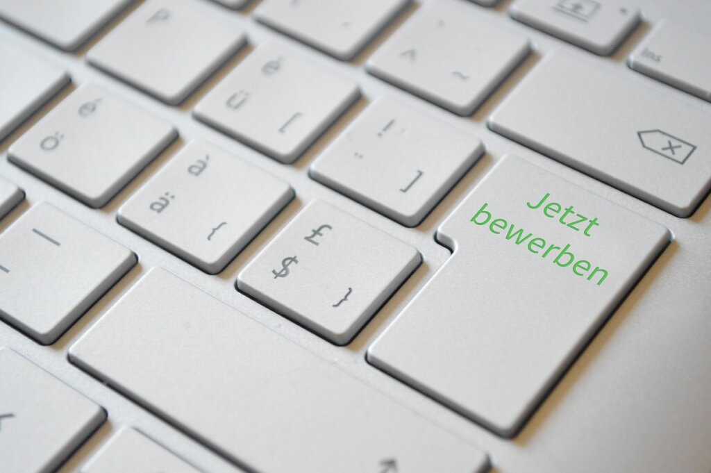 woman using laptop to apply for Korean social welfare services online