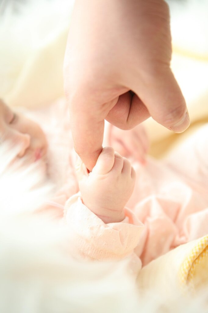 postpartum care specialist helping newborn baby bath at home