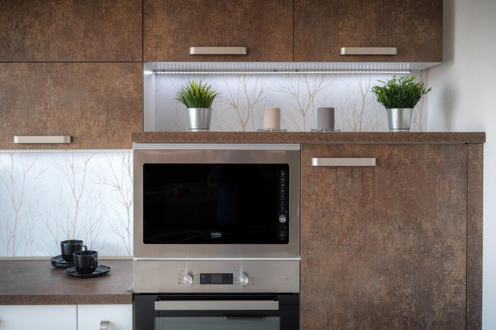 microwave dirty interior with food splatters