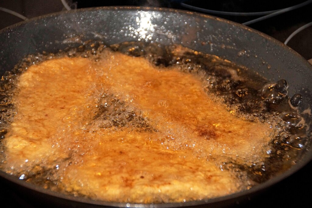 cooking oil solidified with solidifying agent in a pan