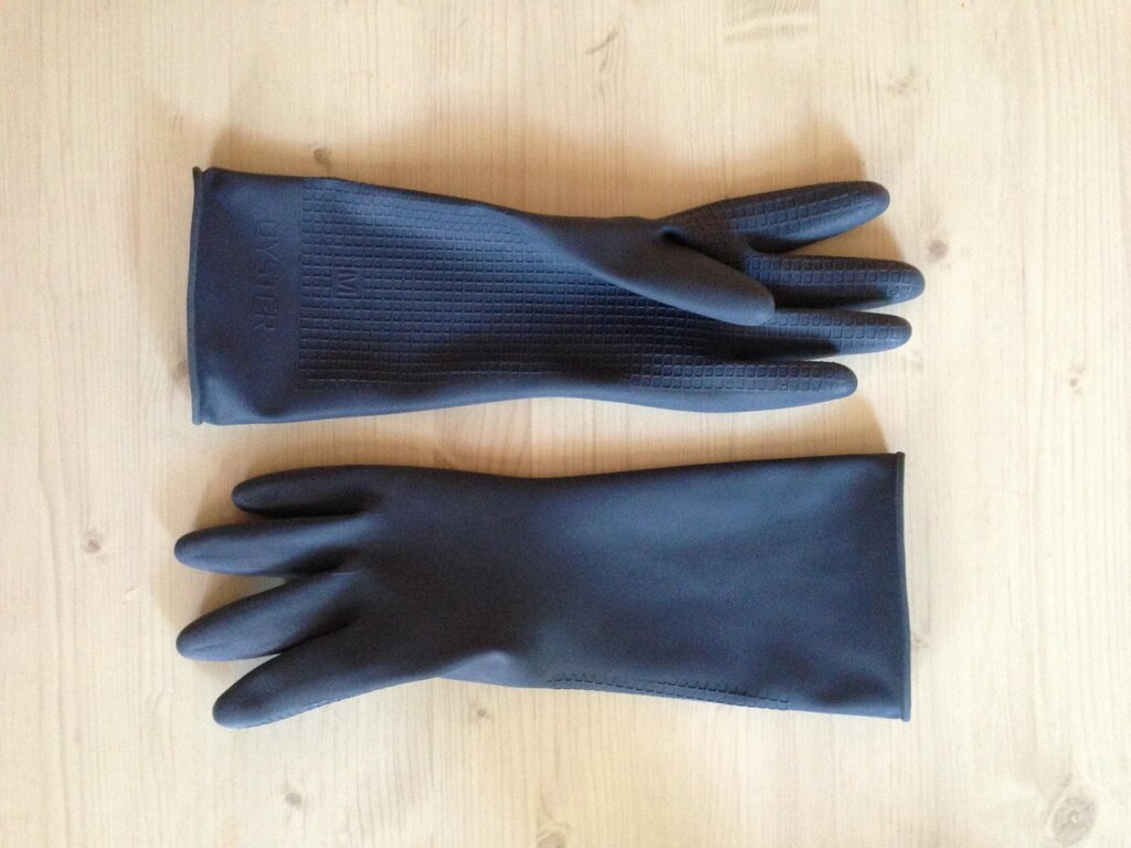 comparison of rubber gloves before and after cleaning