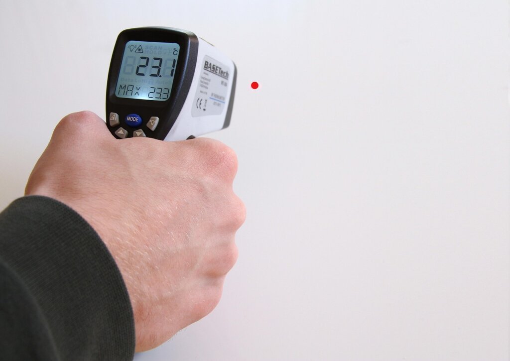air conditioner temperature display showing 27 degrees celsius