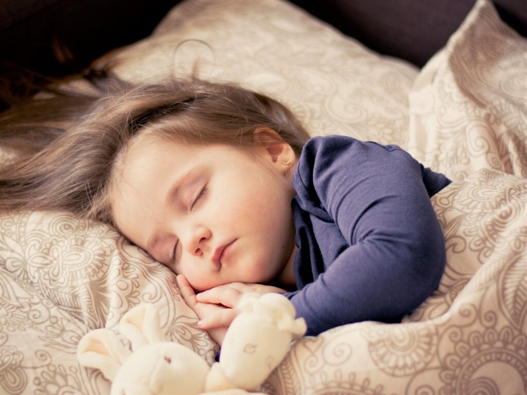 baby sleeping in air-conditioned room with airflow deflector installed