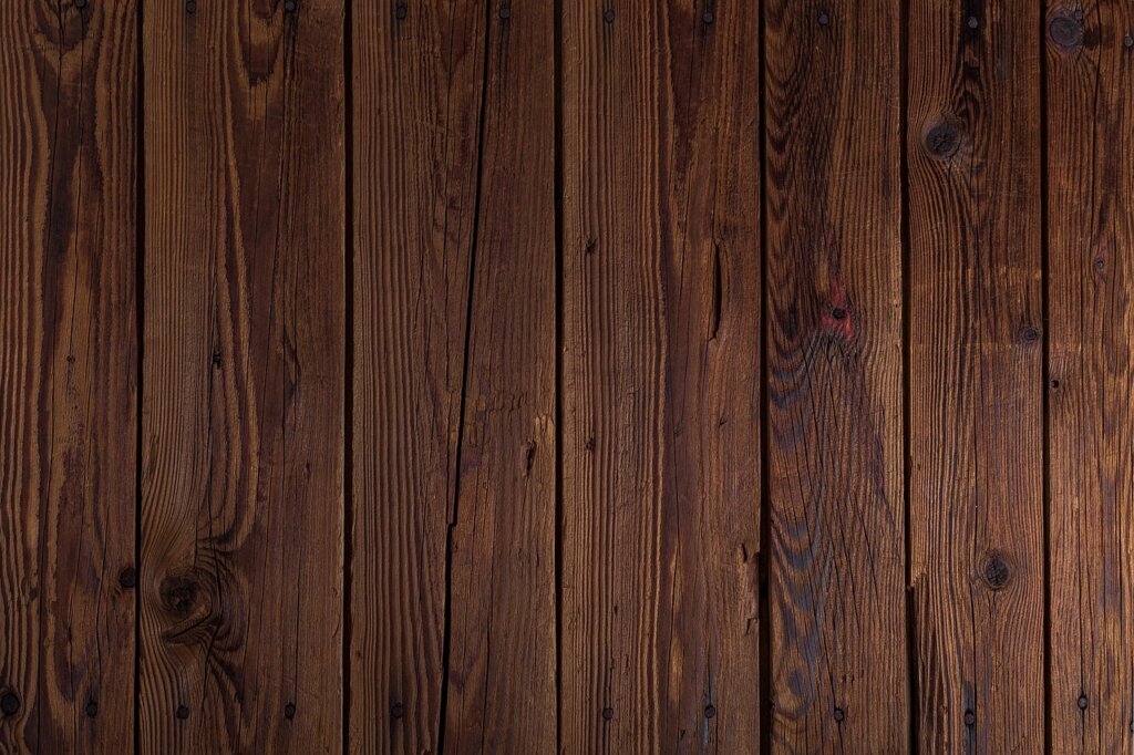 pine wood cat litter pellets in a natural wooden scoop