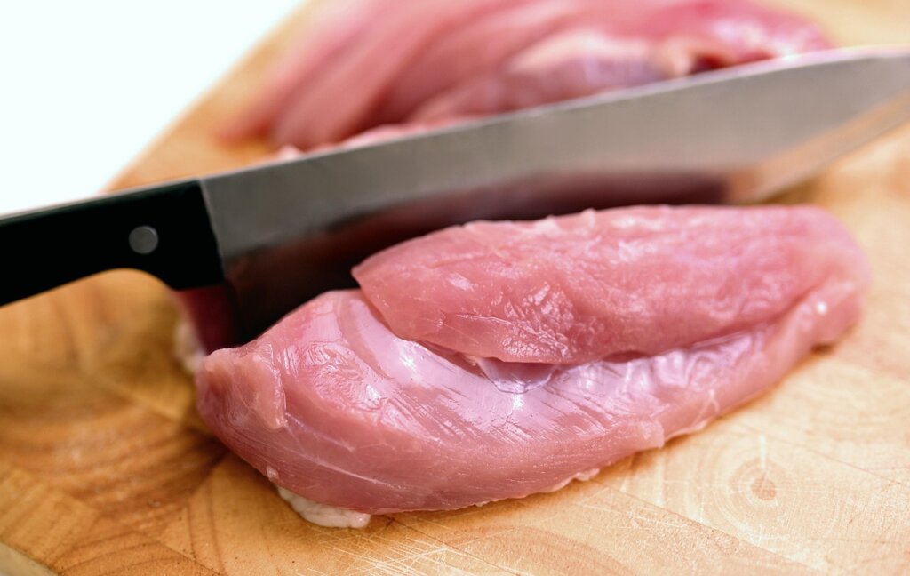 raw meat stored in bottom shelf of refrigerator separately